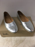Beek.. Women's Silver Size 8 Flats